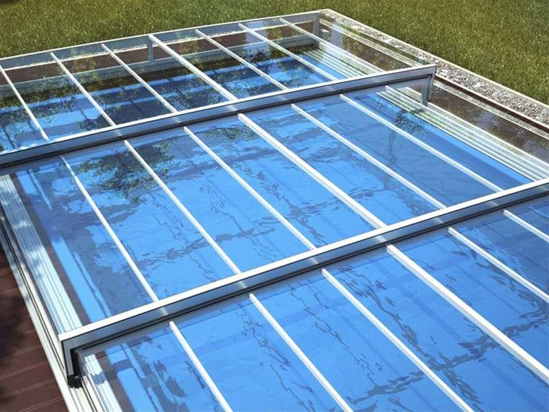 Horizont pool enclosure over a one piece swimming pool.