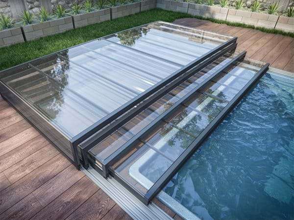 one piece swimming pool with horizont pool enclosure retracted.
